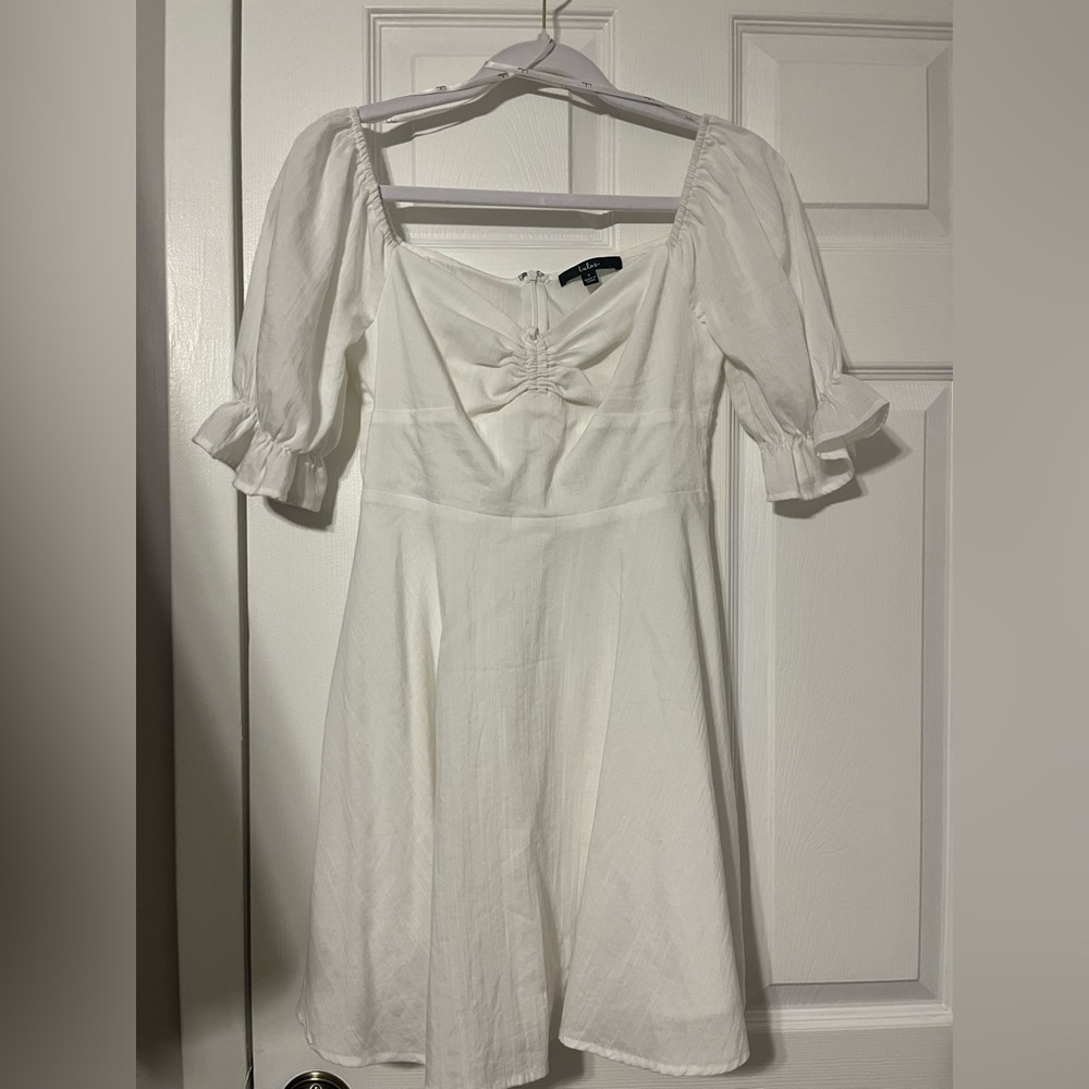 Lulu’s White Puff-Sleeve Minidress